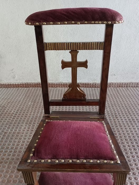Cadeira de reza completamente remodelada