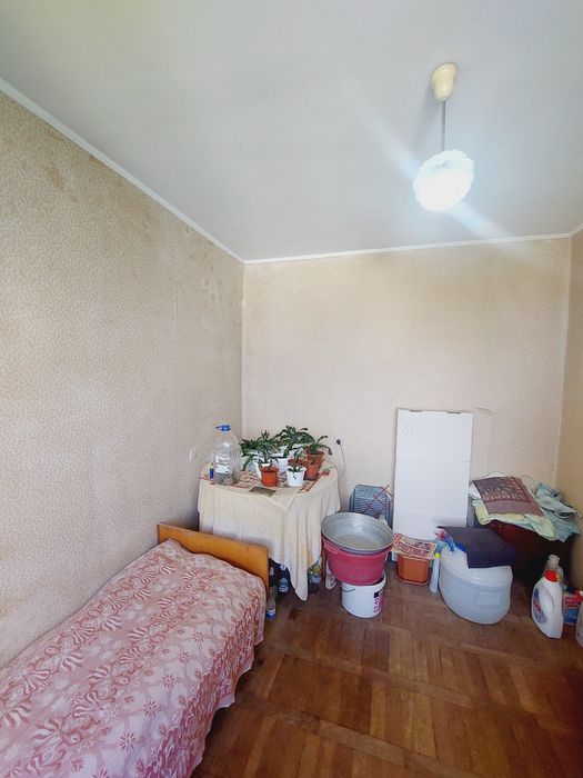 Продаж чотирьохкімнатної квартири.