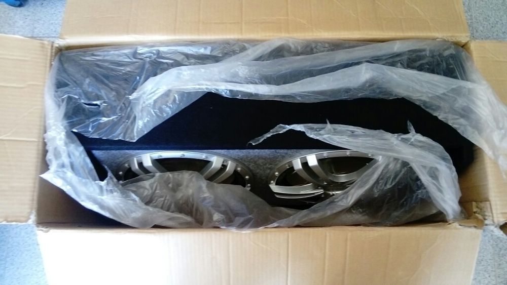 Subwoofers 12" 1200W 500RMS novos com caixa