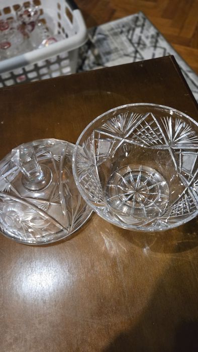 Cukiernica kryształowa.