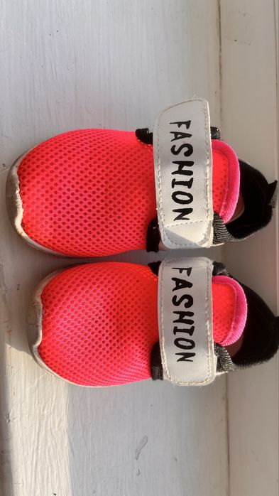 Кросівки на дівчинку 24 розмір