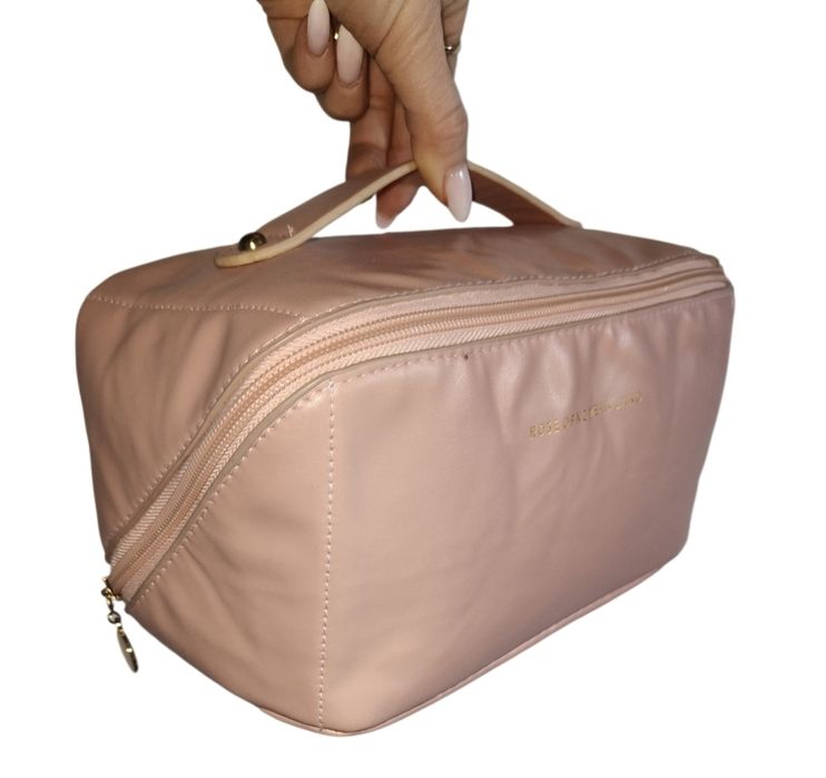 Elegancka piękna kosmetyczka organizer różowa podróżna pudrowy róż