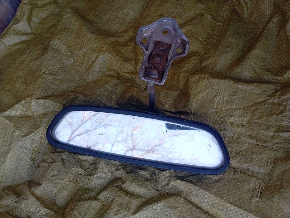 Зеркало заднего вида