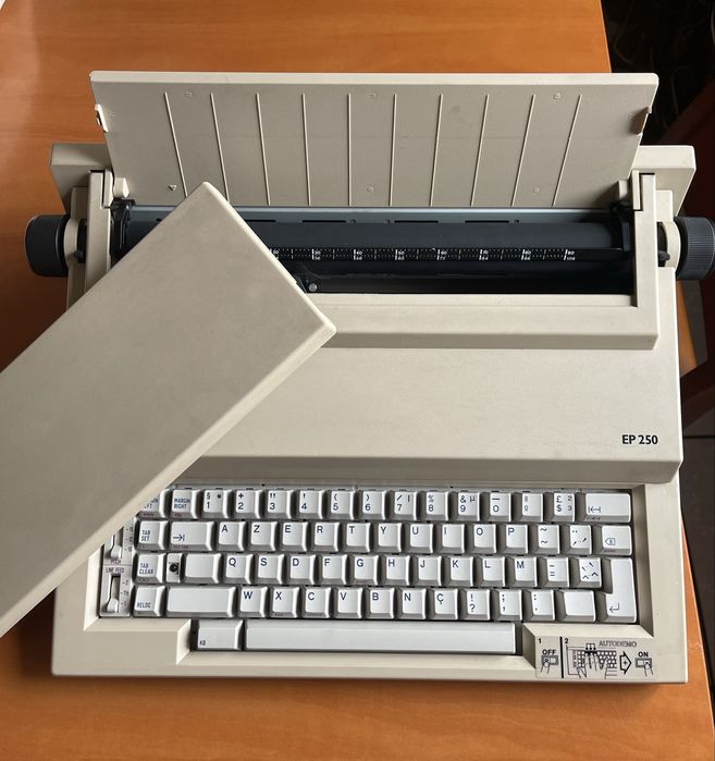 Maquina de escrver eléctrica