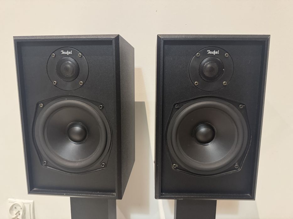 Głośniki podstawkowe Teufel M80 stojaki