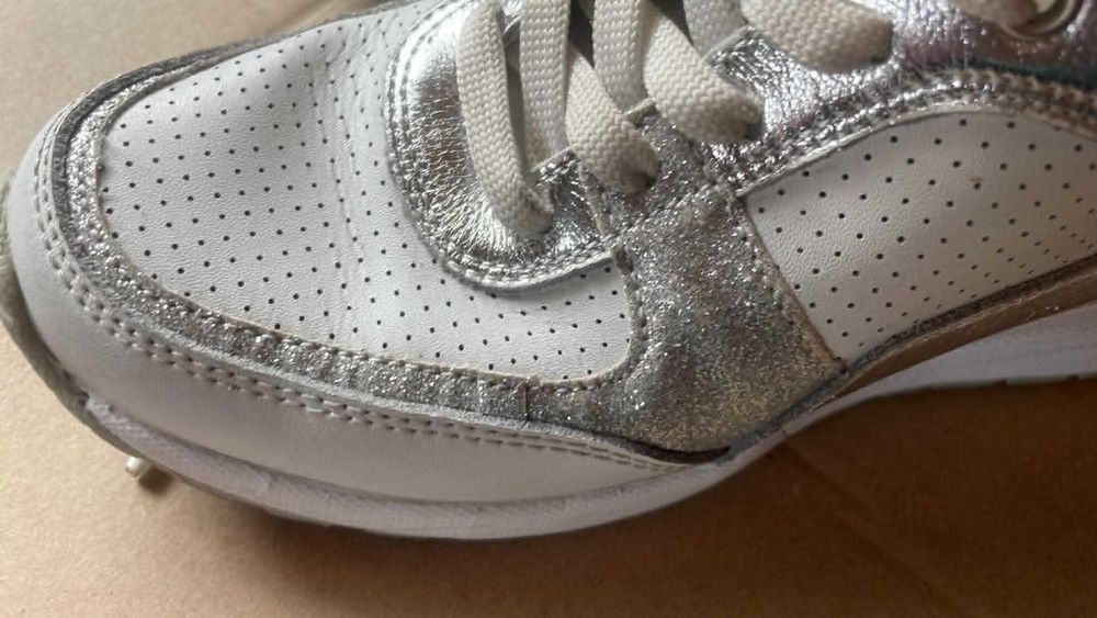 Buty sportowe damskie