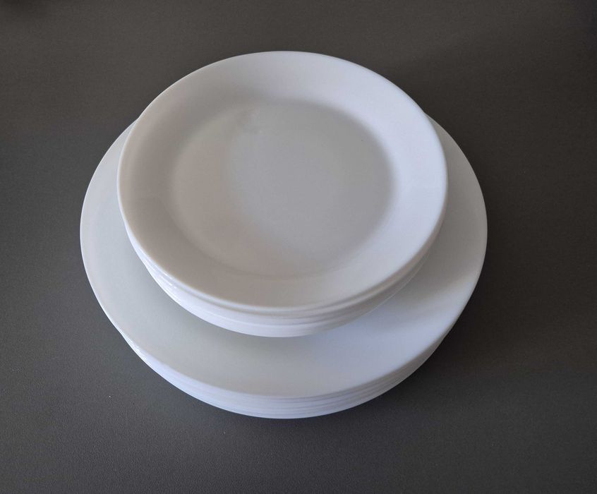 Conjunto de Pratos de refeição e sobremesa novos