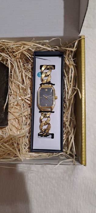 Damski zestaw w pudełku zegarek + zapach