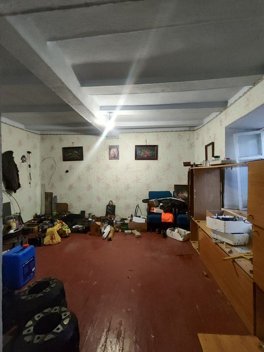 Продам хату и 20 соток земли.
