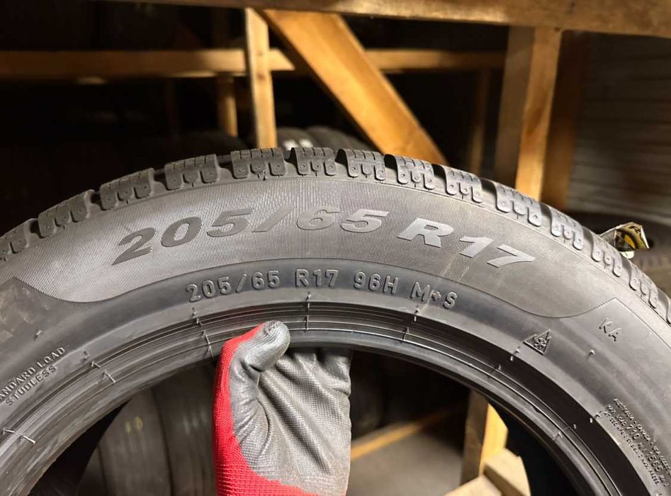 Шини зима нові 205/65R17 PIRELLI SOTTOZERO WINTER 210 2шт 8,5+мм