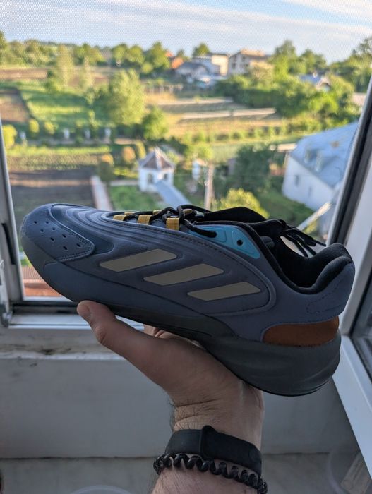 Нові оригінальні кросівки Adidas Ozelia