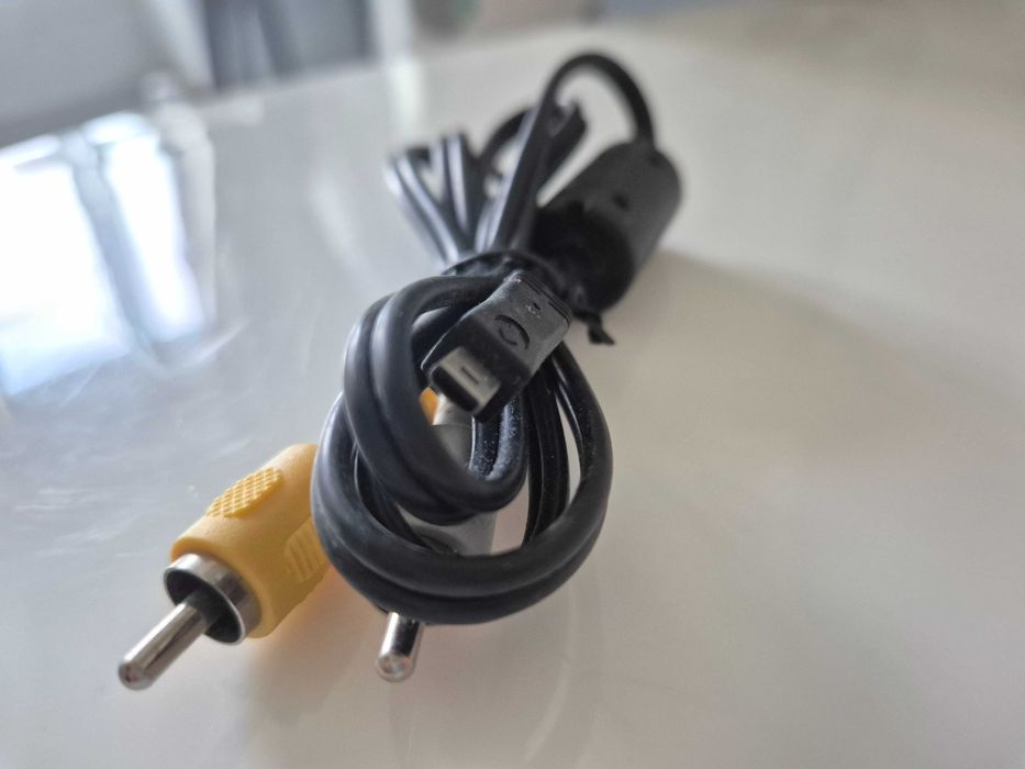 Cabo AV mini-USB para RCA (vídeo e áudio)