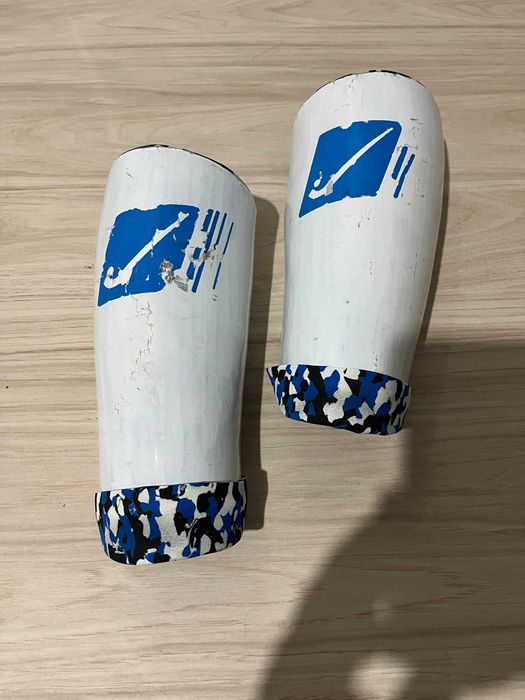 Material Hóquei Patins - Luvas e Caneleiras