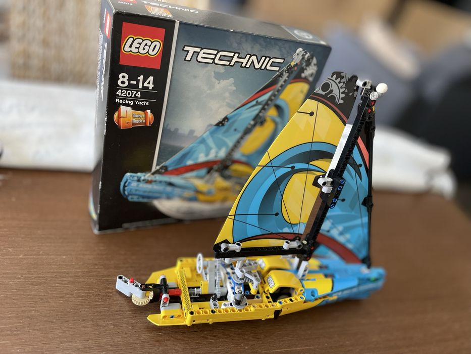LEGO Technic Racing Yacht 42074 Kit de construção