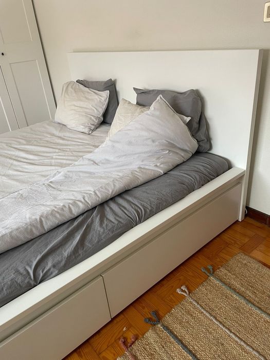 Cama malm 180*200 + estrado + 4 gavetas