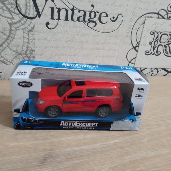 Металлическая инерционная машинка 1:43