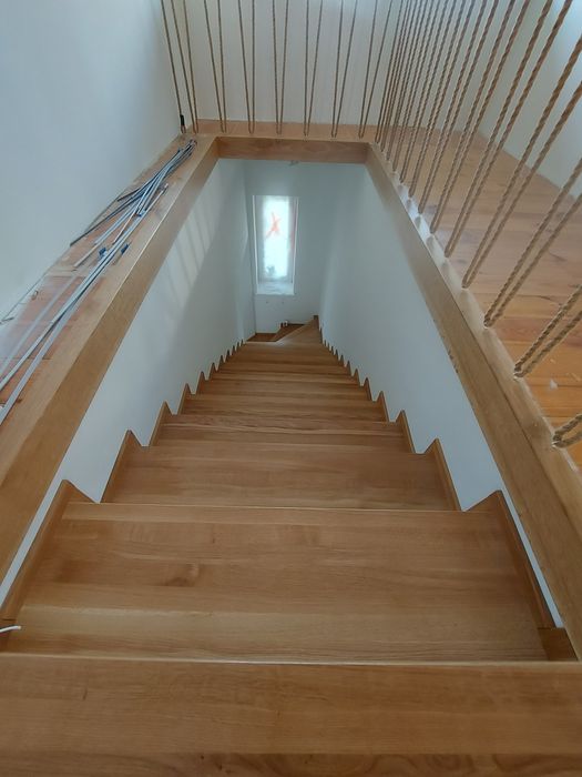 Schody wewnętrzne,na konstrukcji,na beton,stopnie,trepy