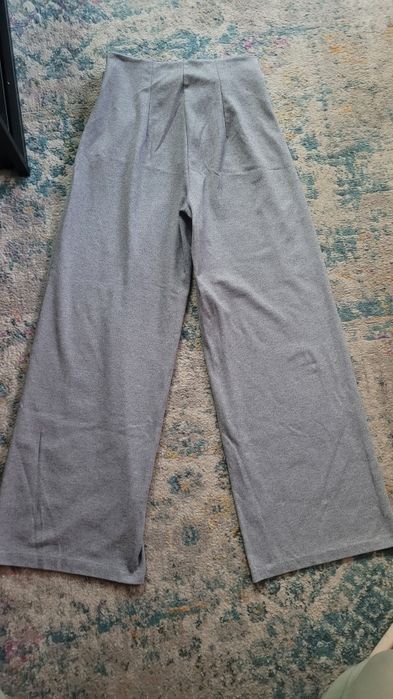 Szare spodnie z szerokimi nogawkami wide leg