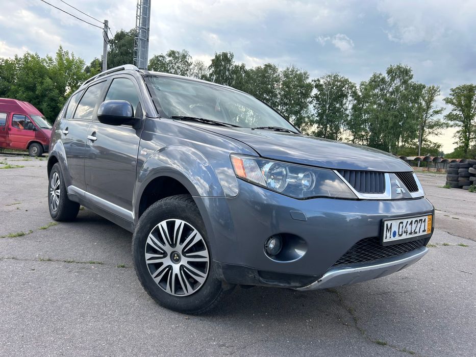 Не розмитнена Mitsubishi Outlander XL