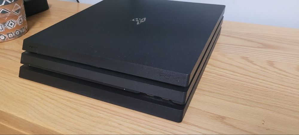 Playstation ps4 pro 1tb