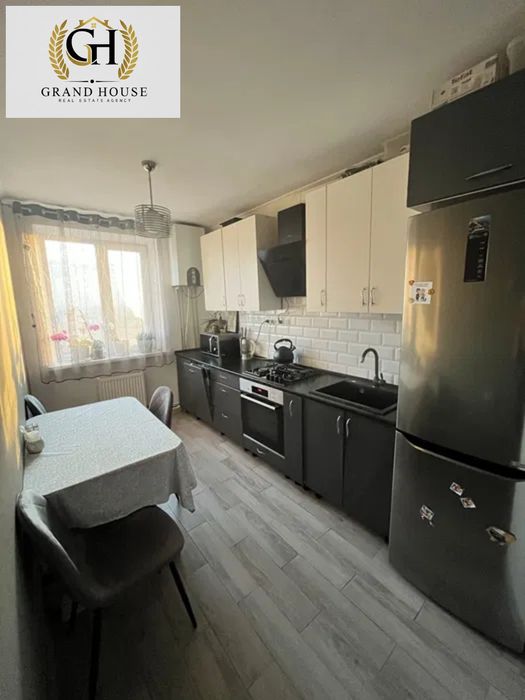 Продам 3 кімнатну квартиру на вул. Державності ( Жадова)