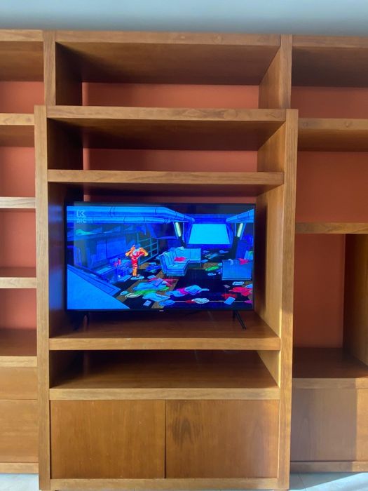 Estante móvel TV de sala em madeira carvalho mel
