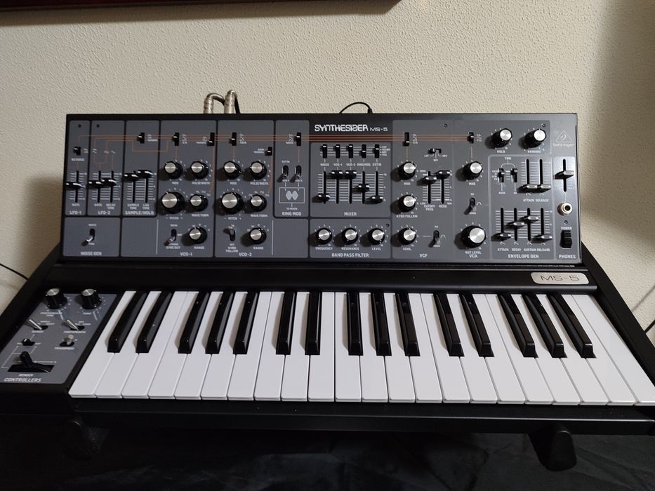 Sintetizador Behringer ms 5