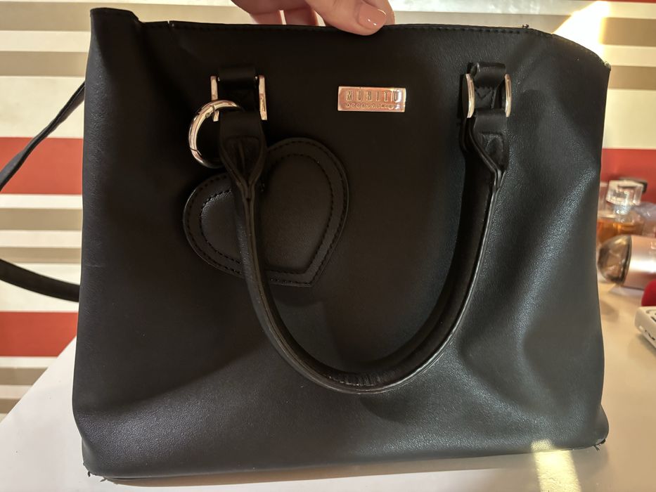 czarna torebka Mohito