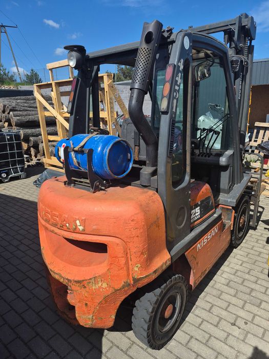 Wózek widłowy Nissan UD02A25PQ  2003 rok