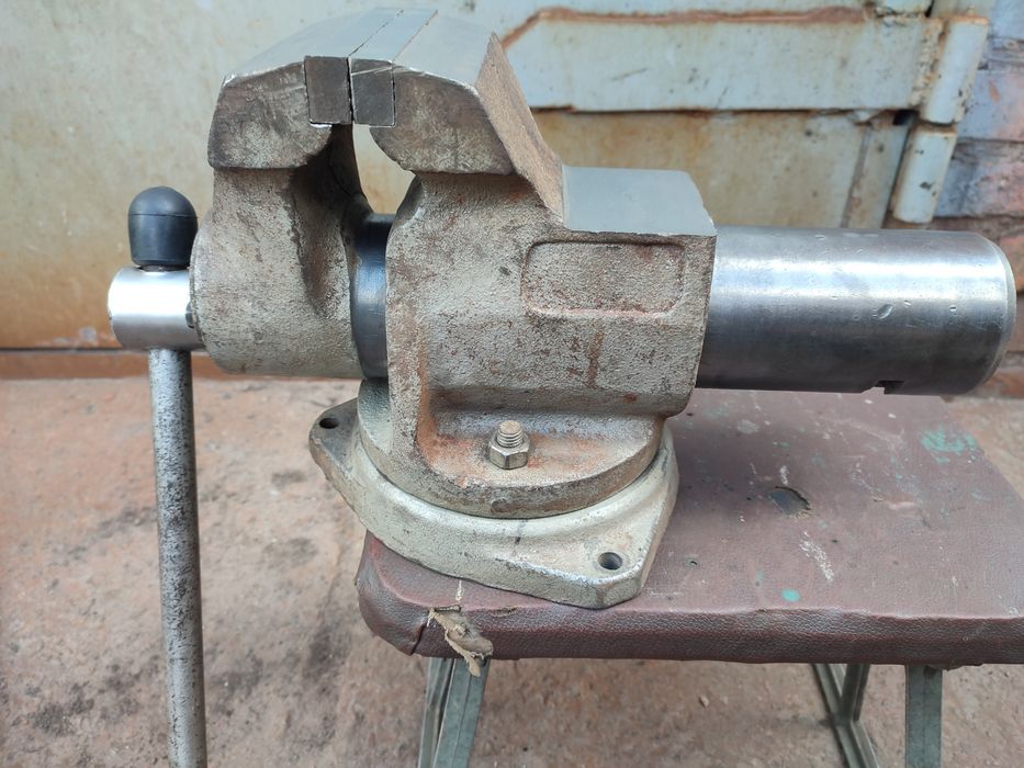 Ретро тіски лещата тиски