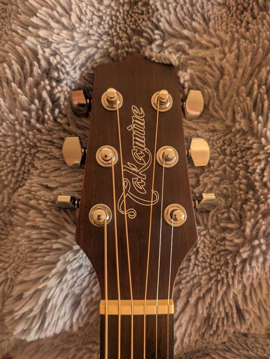 Електроакустична гітара Takamine