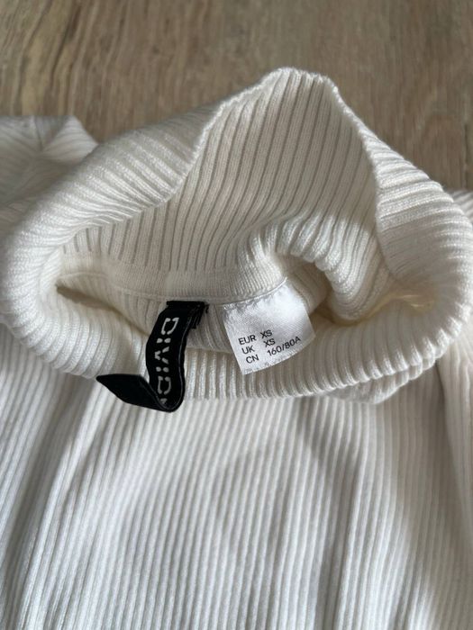 Білій гольф в рубчик від H&M,розмір Xs