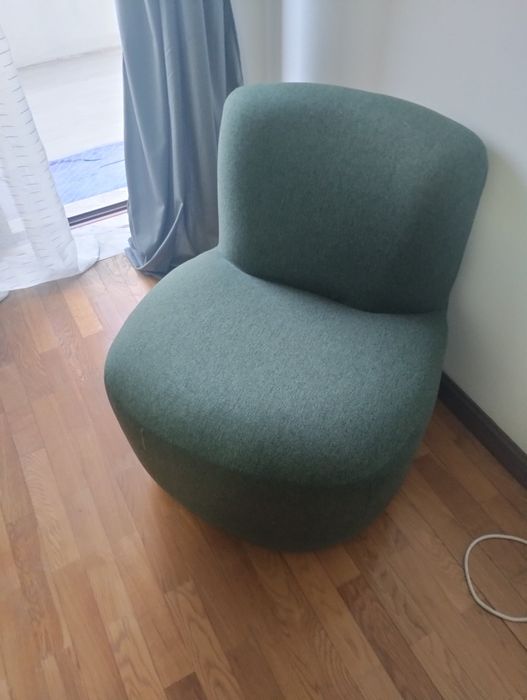 Cadeira e Pufe confortáveis  e novíssimos