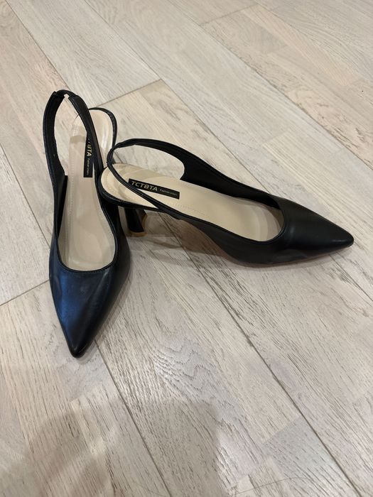 Туфлі на шпильці