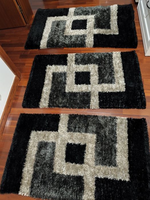 Vendo tapetes de quarto , como  novos, foram lavados e desinfetados.