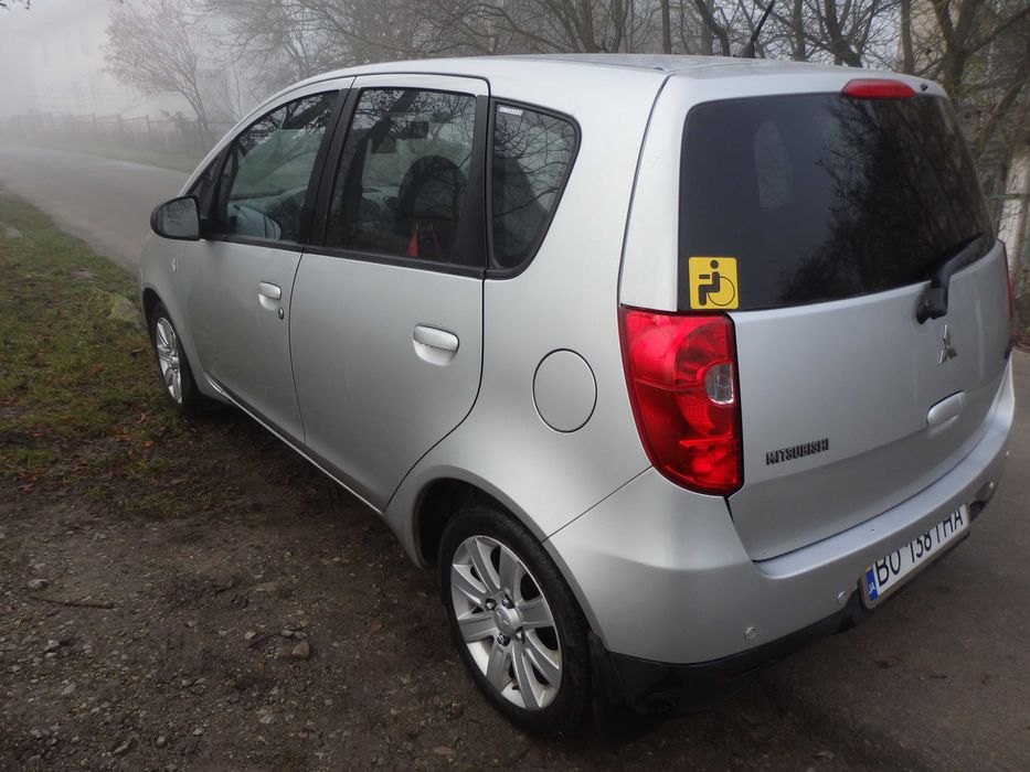 Легковий  автомобіль