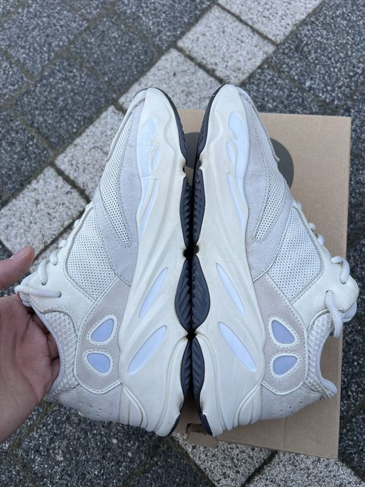 Adidas Yeezy Boost 700 V1 Analog sneakersy niskie beżowe 44