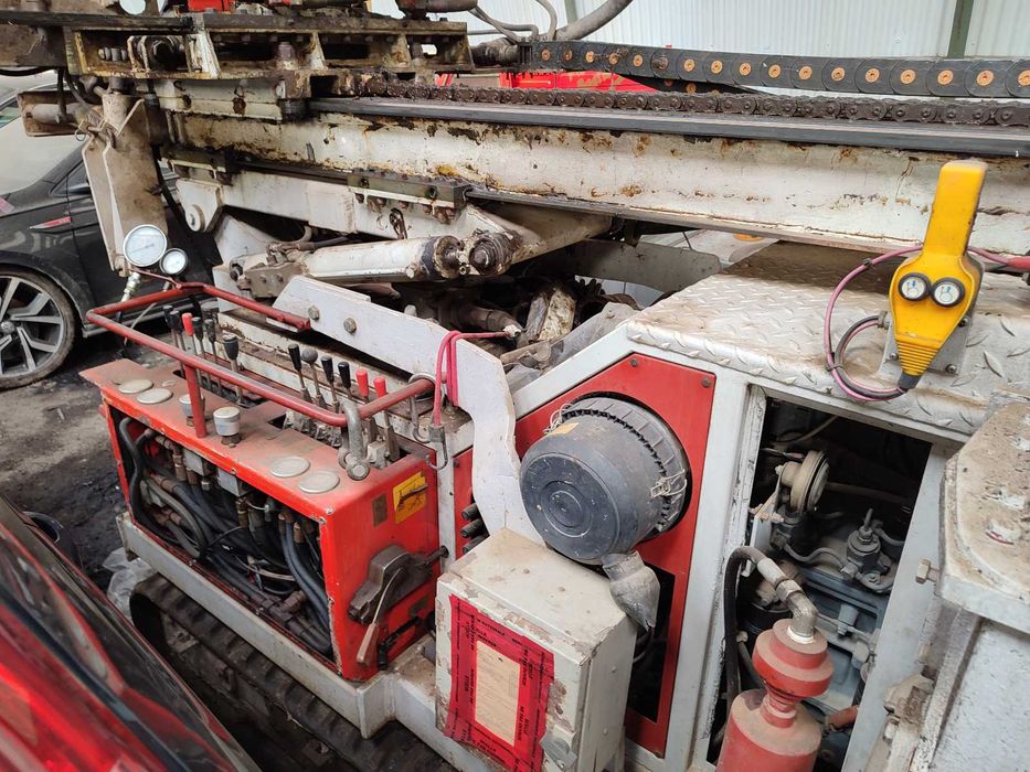 COMACCHIO GEO 305 wiertnica geotechniczna na gąsienicach 2005 rok