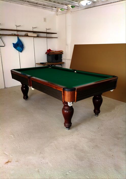 Snooker/Billiard/Pool Table with Assembly Included.64564138001922120