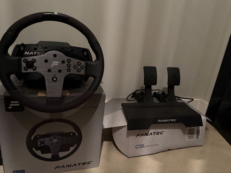 Fanatec CSL Elite Racing Wheel PS4 / PS5 / PC + CSL Elite Pedals
