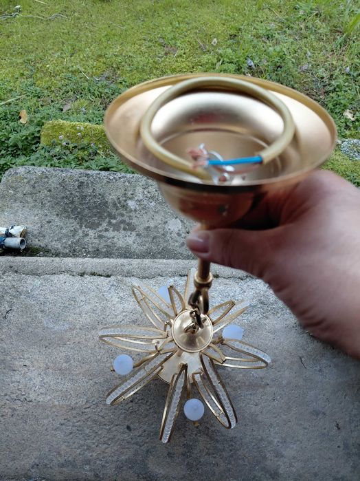 Luminária de teto dourada