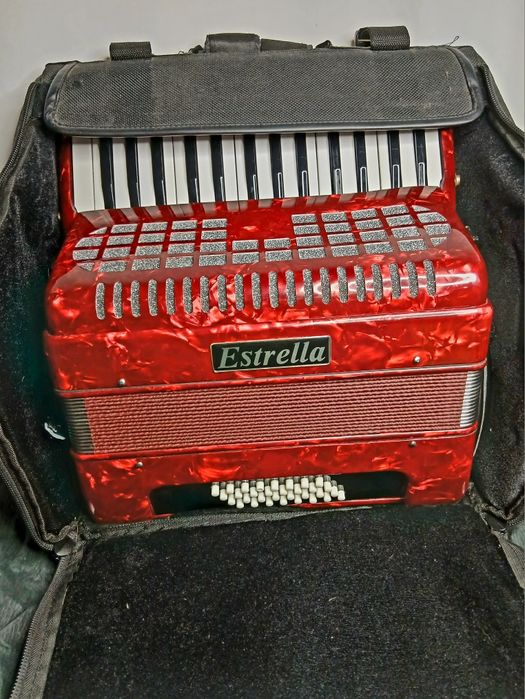 Acordeão de teclas Estrella