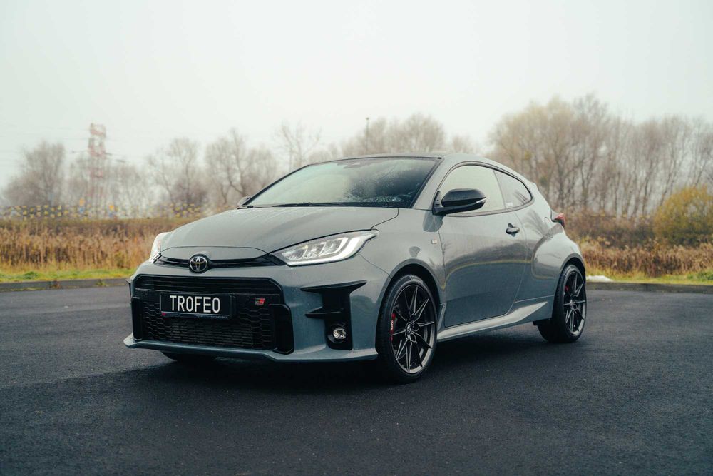 Wynajem samochodu Toyota GR Yaris Eventuri wypożyczalnia samochodów
