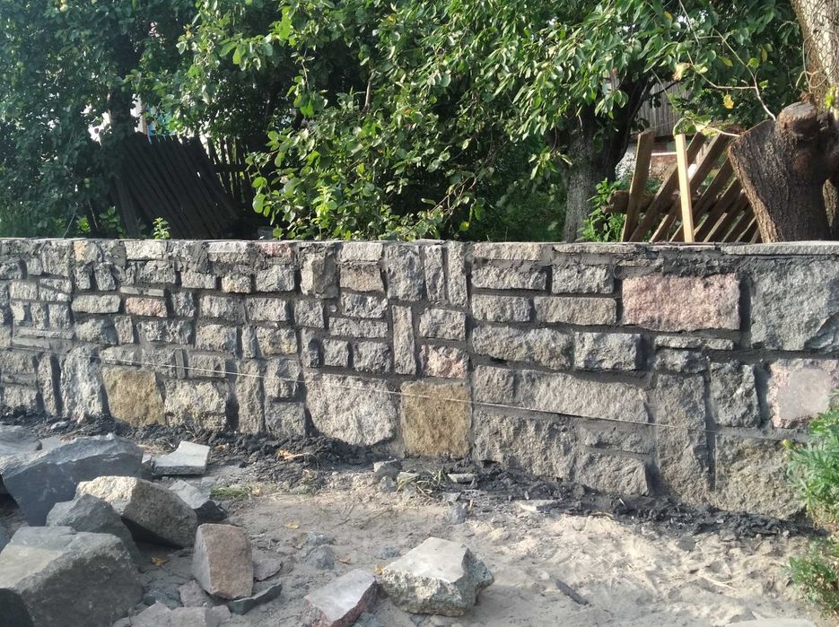 Укладка дикого каменю.