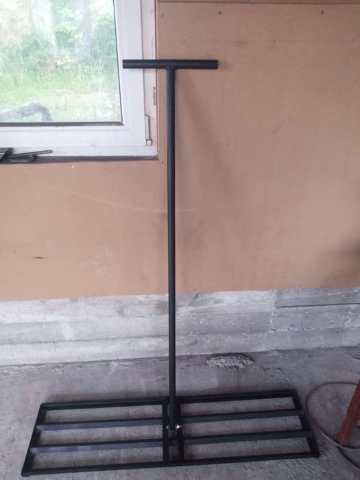 Niwelator terenu + uchwyt metalowy