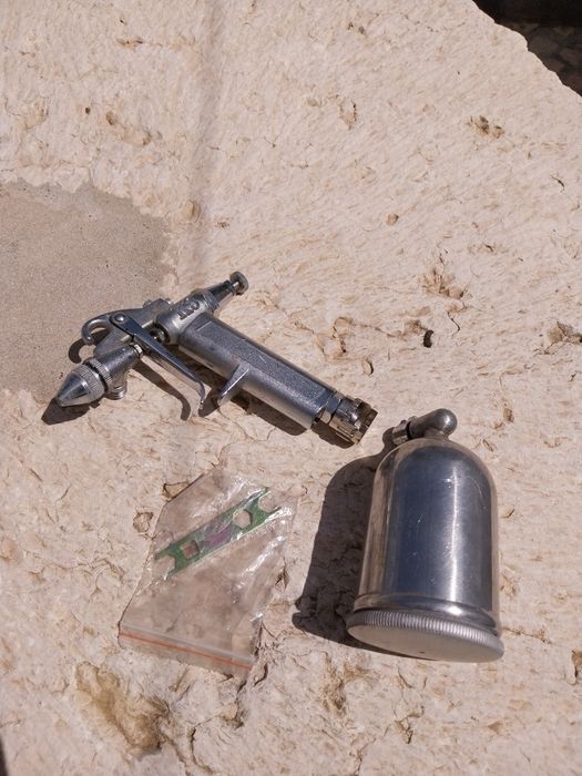 Pistola pintura com copo