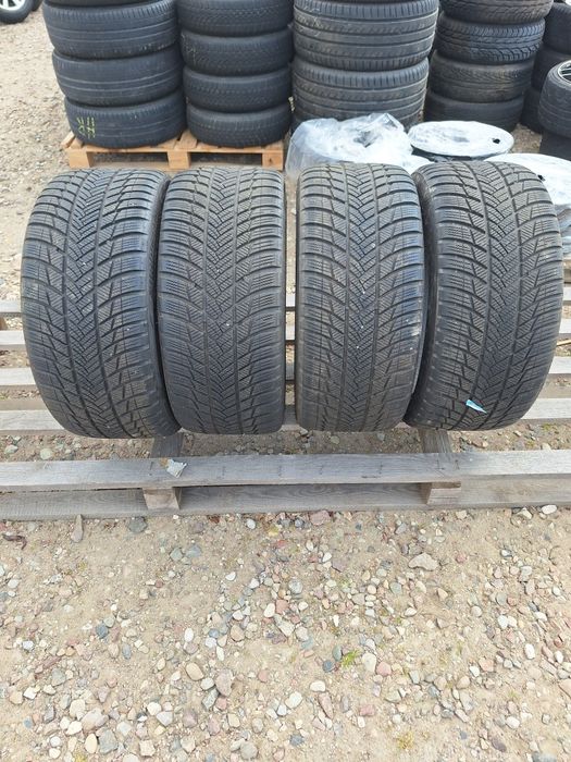 Opony zimowe Bridgestone Blizzak LM 001  245 40 r18 93V AO