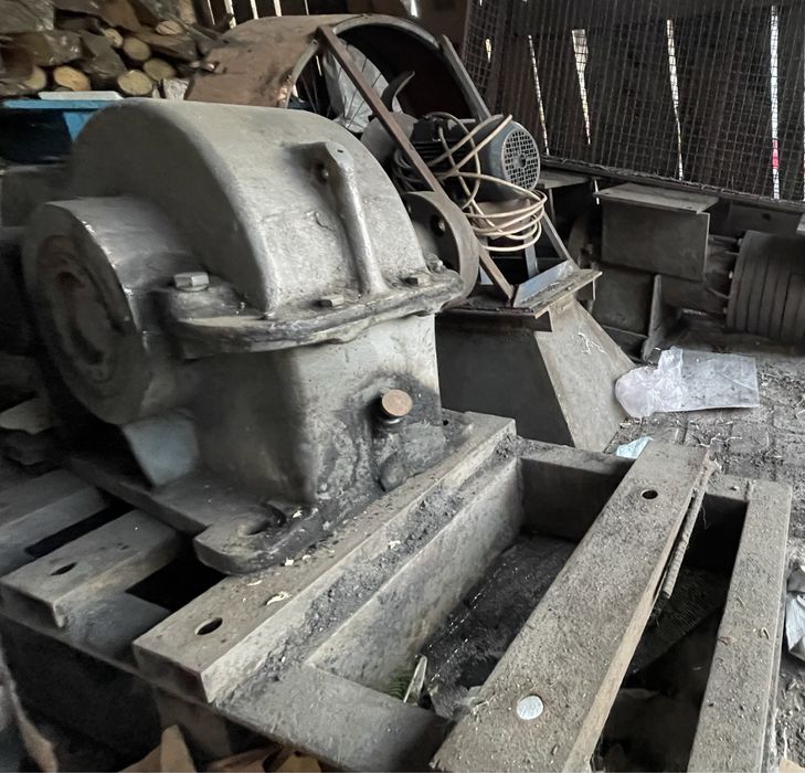 Прес для брикетів