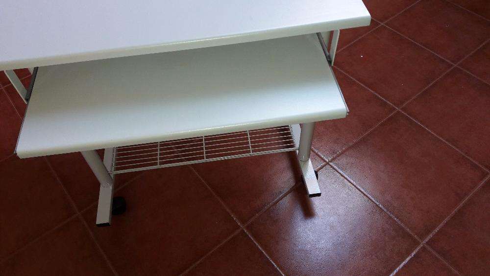 Secretária para computador. Ideal para quarto ou escritório