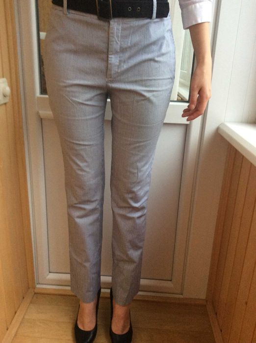 Брюки летние в черно-белую тонкую полоску бренда ZARA размер 46-48